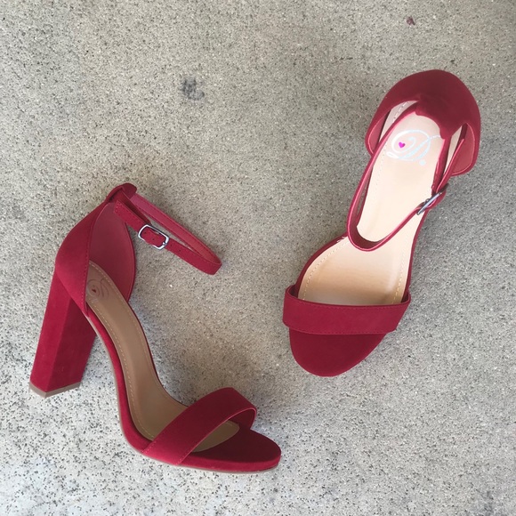 1 Left Delicious Red Ankle Strap 4” HEEL Sandal 10 - Picture 2 of 8